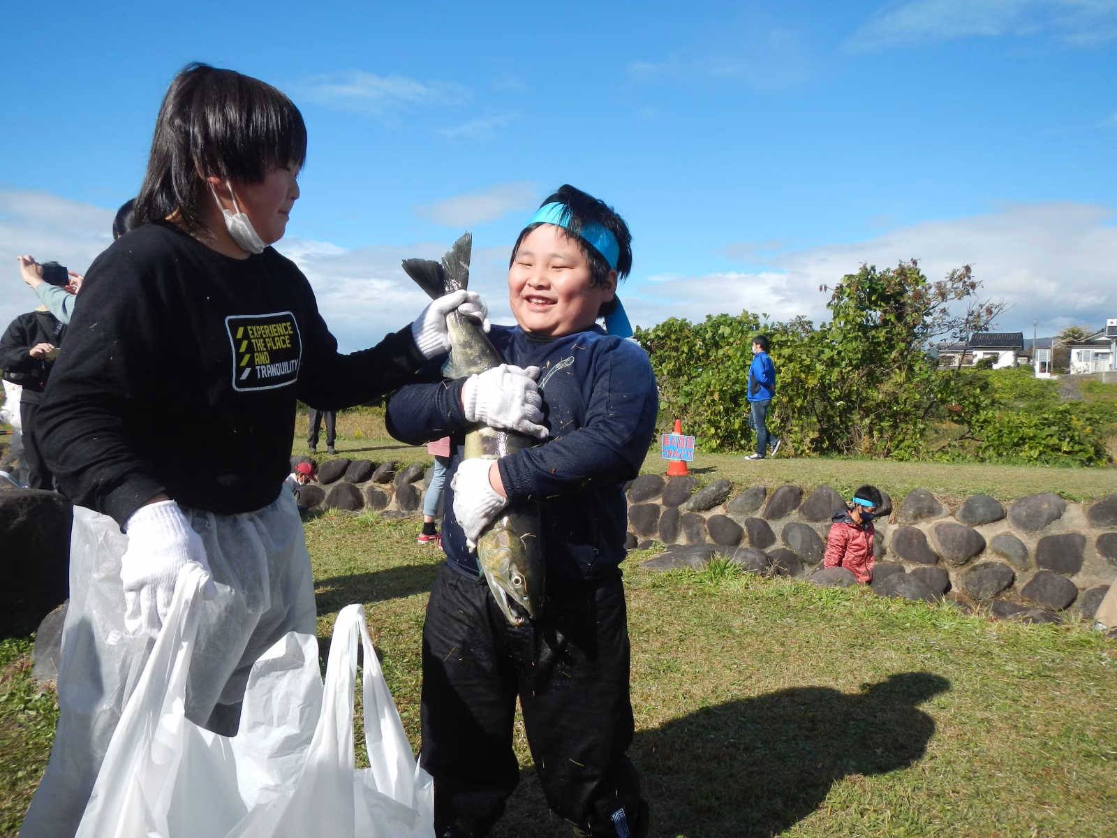 221030鮭のつかみどり大会②.JPG