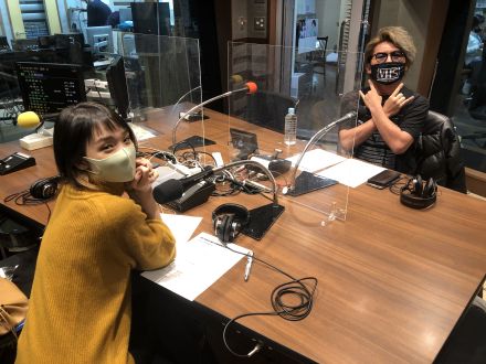 剛力彩芽さんと映画監督／映像ディレクターの洞内広樹さんの話を盗み聞き・・・短編映画「MASKAHOLIC」で主演と監督を務めたお二人。作品が生まれたきっかけや撮影裏話、そしてお互いが大好きな漫画「天使なんかじゃない」で盛り上がる！