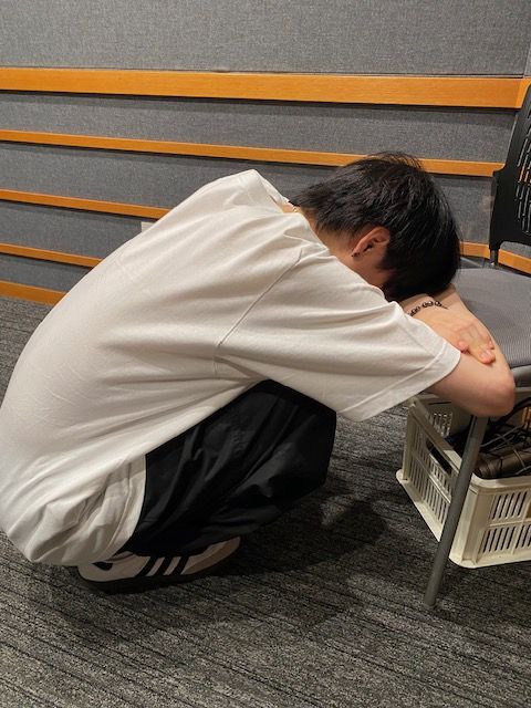 どうやってくしを真っ二つに折ったのか