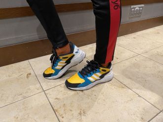 メッセージテーマ：「NO スニーカー NO ライフ」