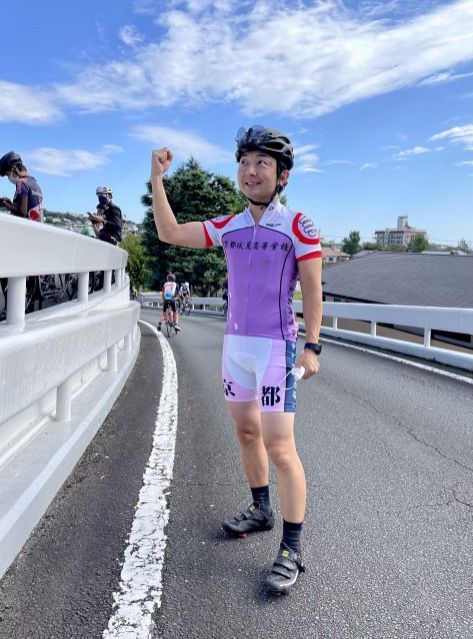 「弱虫ペダル」石垣光太郎役の野島裕史、京都伏見高校のサイクルジャージ姿で「キャラヒル」快走！ レースを振り返る