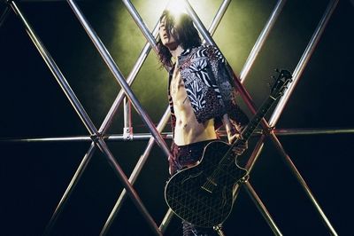 ２０１３年７月のアーティストは、MIYAVI