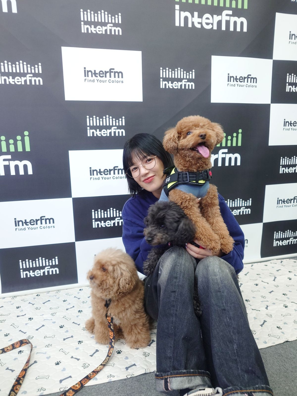 俳優・石井杏奈さんと朝みみ！今週も愛犬たち５６と９６と一緒♪にお届けします。