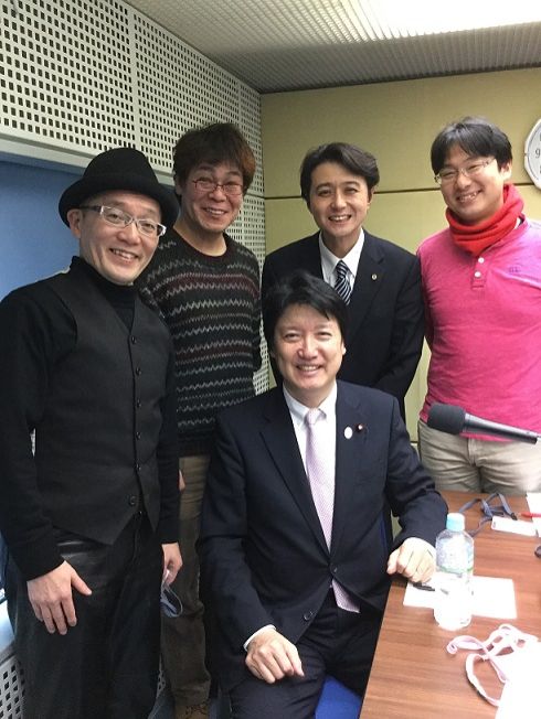 ザ・ニュースペーパー × 足立康史