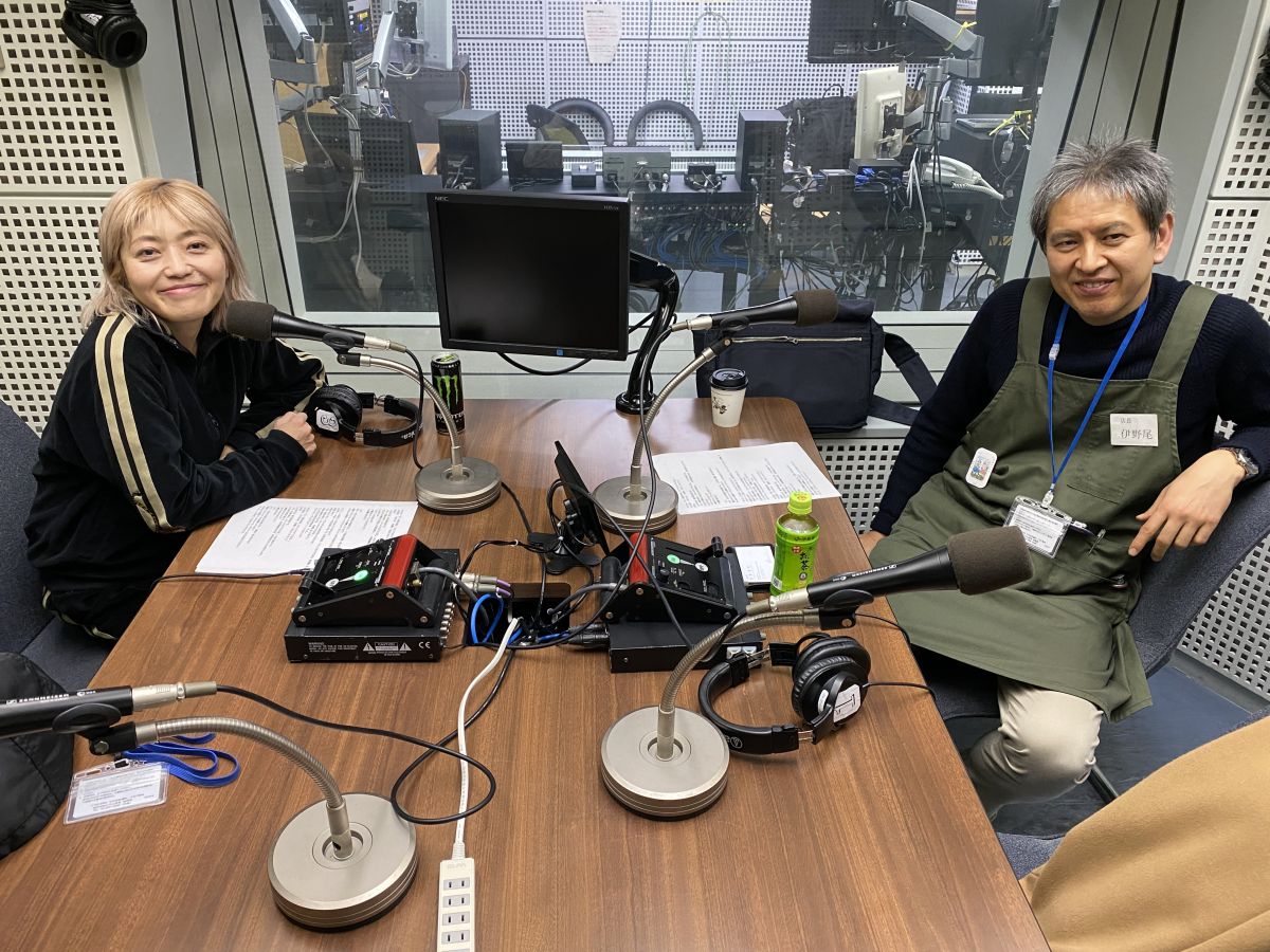 多忙を極める年末の書店業務の合間を縫って登場！伊野尾書店の店主、伊野尾宏之さん