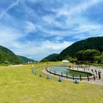 自然とふれあいながら漁業体験ができ、長良川の環境・生活・文化などについても学ぶことができる施設 【CITROEN BERLINGO LONG】（岐阜県郡上市白鳥町・清流長良川 あゆパーク）