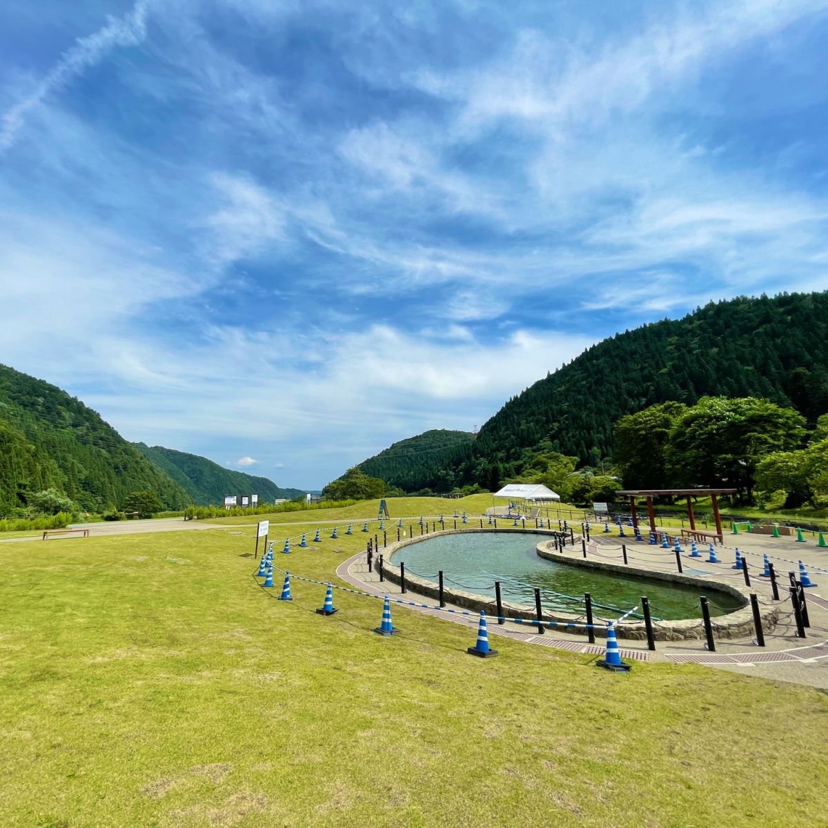 自然とふれあいながら漁業体験ができ、長良川の環境・生活・文化などについても学ぶことができる施設 【CITROEN BERLINGO LONG】（岐阜県郡上市白鳥町・清流長良川 あゆパーク）