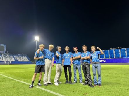 新#077「ギターの形した、ギターの本」