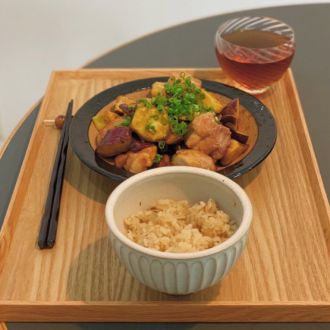 鶏肉とさつまいも炒め、なんの炊き込みご飯か分からない冷凍ご飯（2021年10月1日（金）放送）