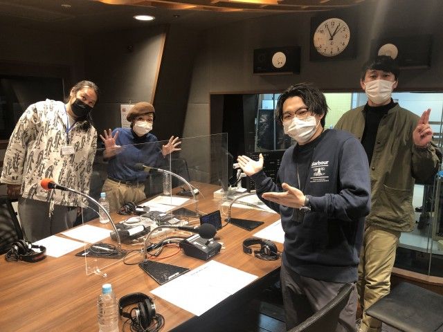 オズワルドさんとT字路sさんの話を盗み聞き・・・Ｔ字路sさんの「これさえあれば」を出囃子にしているオズワルドさん、そんな繋がりのある四人のトークは似ている？「音楽」と「お笑い」、コンビ仲など盛り上がる！