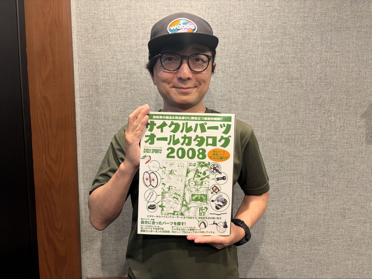 野島家にあるバイクカタログの1冊を紹介！楽しすぎて大興奮？