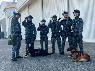 「航空自衛隊入間基地・警備犬スペシャル　vol.4」～警備犬人員捜索の上級資格をもつ志賀２等空曹×ジャスミン号、中級資格をもつ  中西３等空曹×アネラ号に密着！～