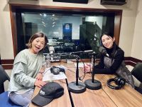 金のネックレス。盗まれちゃマズイから。