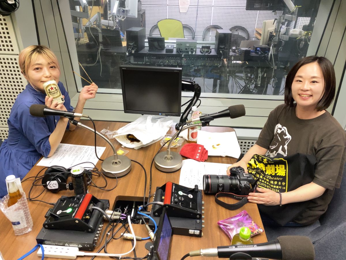 腹ペコの2人は深酒編へと突入。ニンニクの匂いも気にしない？！