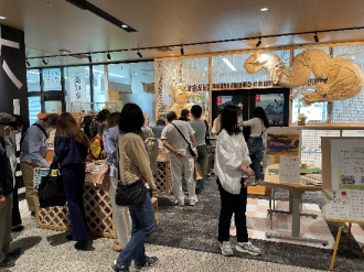 賑わっています、新事務所（中日ビル5階、全国センター）／ 東海島根県人会