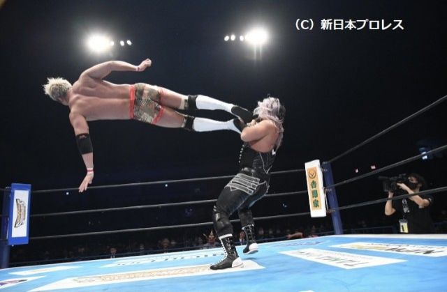 オカダ選手が「お悩みドロップキック！」