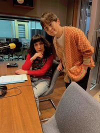 居酒屋で変なレコードをかける タブレットさん？