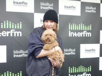 歌手＆俳優として活躍中のレイニさんと朝みみ！トーク?vol.1 　／　初対面のレイニさんと番組犬テコ。この落ち着きの裏には、、、次週に続く?　　