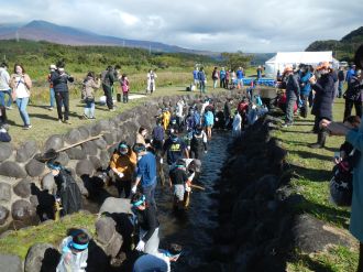 #20 山形県・遊佐町「鮭のつかみどり大会」