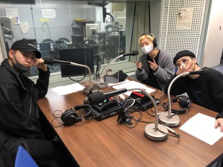 仲悪い？3人でお届けです。。。今日は100の質問をやるよー！！