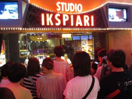 スタジオ・イクスピアリから生放送！