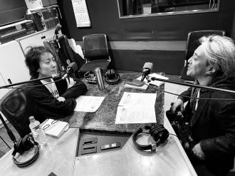 二村ヒトシと燃え殻が深夜に語り合う「本」の話