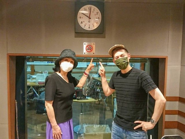 ピンクの誘導員