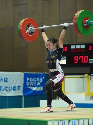 10月のアスリートママは、ウエイトリフティング・川崎菜々紗選手のお母さま、さと美さんです