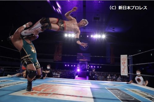 オカダ選手が「お悩みドロップキック！」