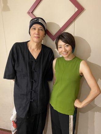 加藤雅也さんと眞鍋かをりさん、実は同じ大学の先輩・後輩 おふたりの話をこっそり盗み聞き・・・。