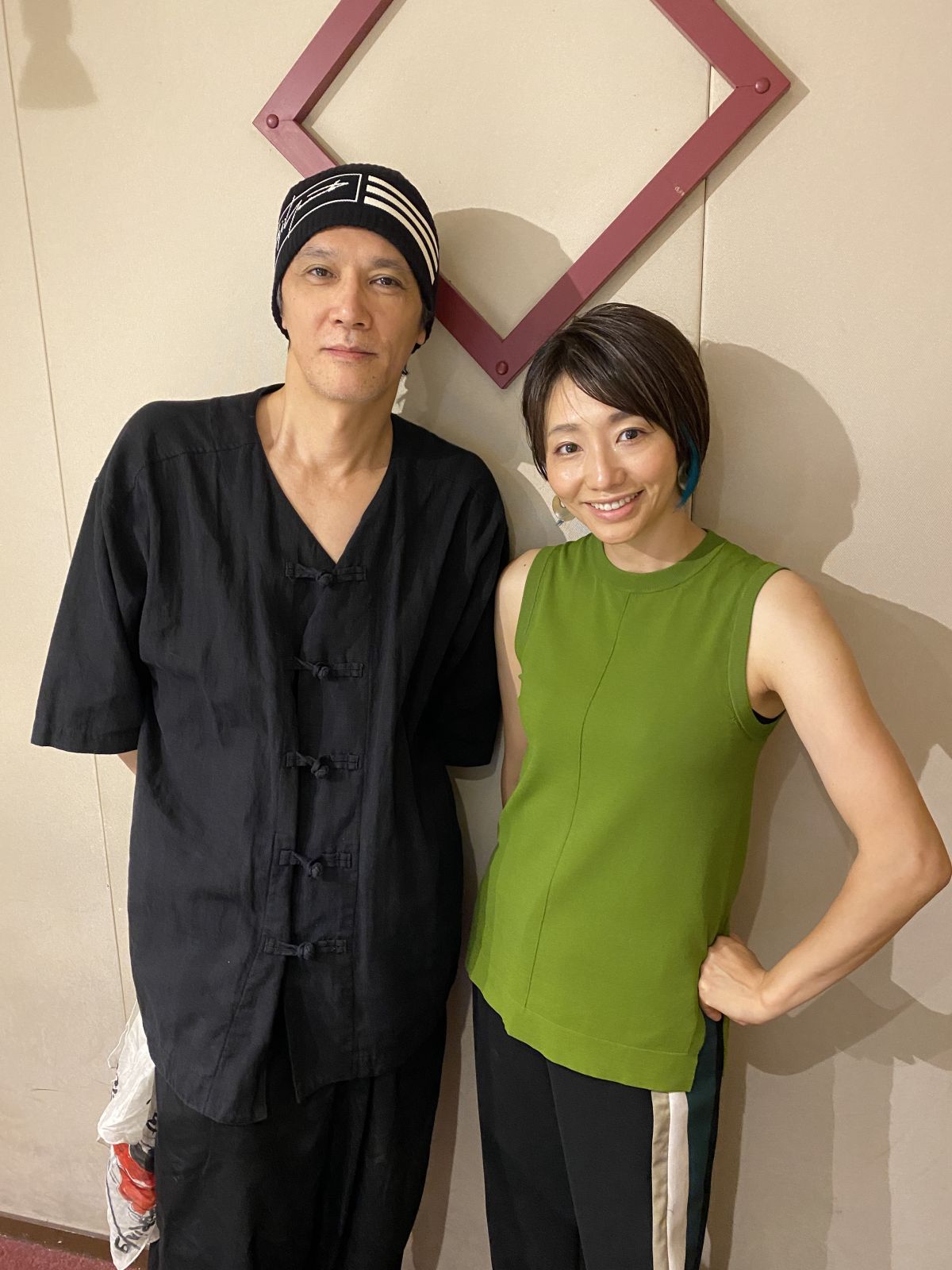 加藤雅也さんと眞鍋かをりさん、実は同じ大学の先輩・後輩 おふたりの話をこっそり盗み聞き・・・。