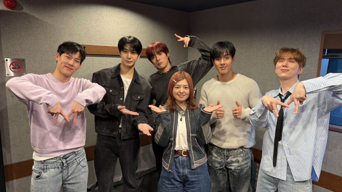 MONSTA Xがmikakoに質問攻め？？