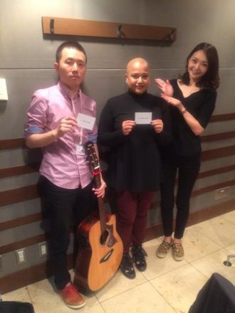 インド出身のシンガーソングライターteaさんとサウンド・プロデューサーの時枝弘さんをお迎えしました！