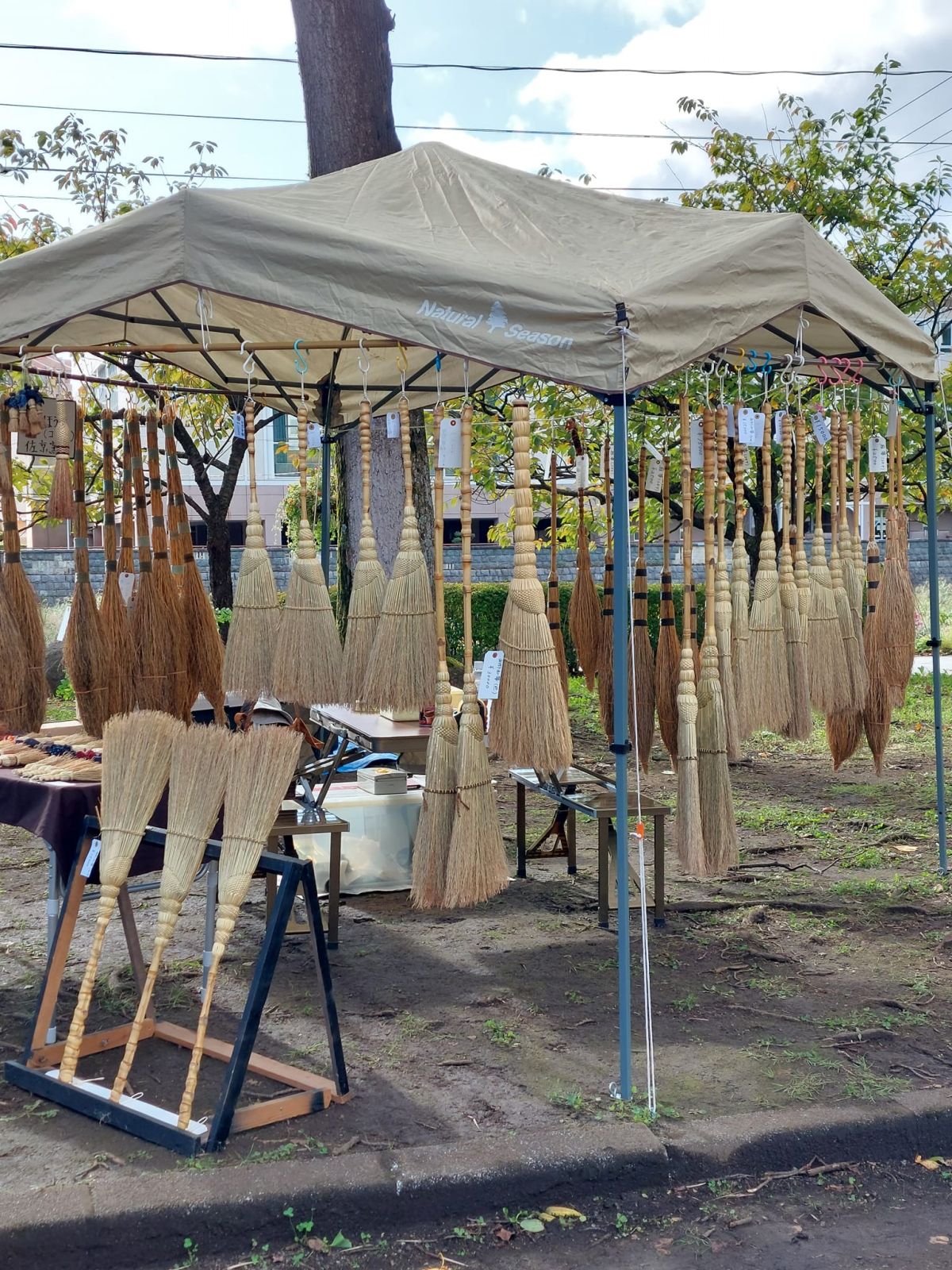 #28 真心こもった「左京窯」の箒