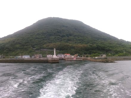 ＃6高見島　真っ赤なゲートがお出迎え～アーティストが集う郵便局～