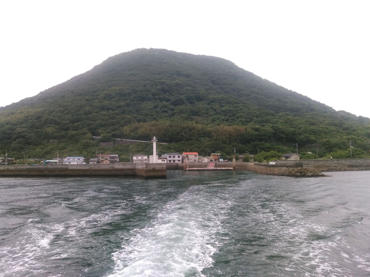 ＃6高見島　真っ赤なゲートがお出迎え～アーティストが集う郵便局～