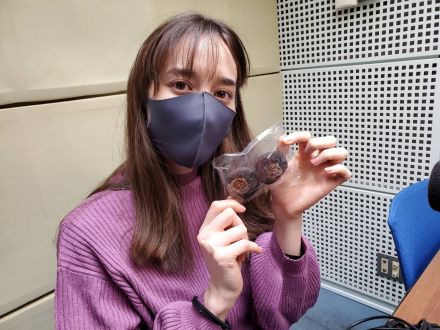 今日の華恵さんの音声コンテンツは、華恵の聞いて欲しい話・・・。ナミヒラアユコさんにいただいた干し柿も食べさせていただきました！