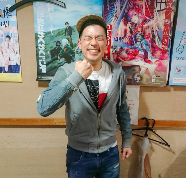 「うさんくさすぎる男」