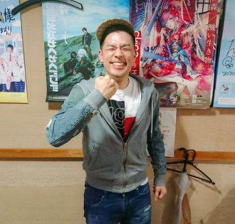 「うさんくさすぎる男」