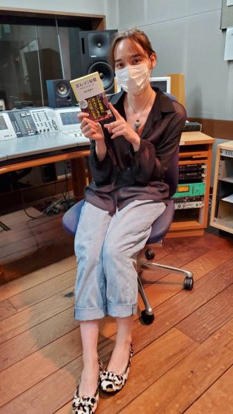 今日の華恵さんの音声コンテンツは、今月の牛柄の靴&amp;最近読んだ本を紹介！