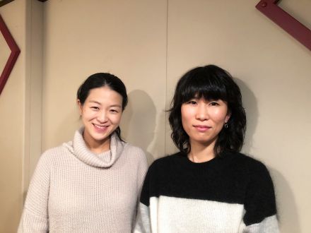 飛行機内でも！座ったままでもできるマッサージをご紹介。