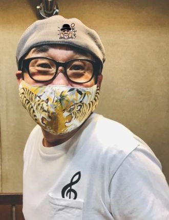 メッセージを紹介され、希望している方にはオリジナル・ステッカーをプレゼント！