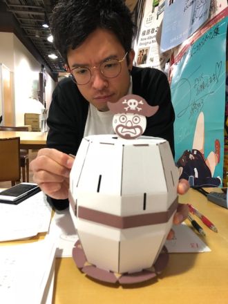 火曜日は、ダンボールで遊ぶ組立キット「WOW！」♪♪