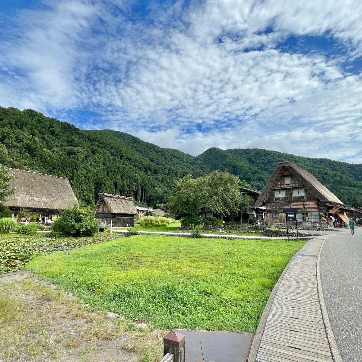 日本の原風景である農村文化・生活・暮らしを深く感じることができる世界遺産・白川郷の魅力 【PEUGEOT 408】（岐阜県大野郡白川村・白川郷観光協会）