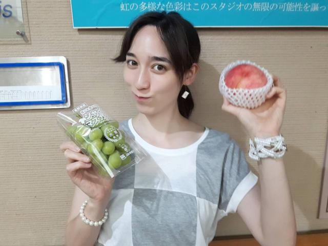 「信州中野産のシャインマスカットとナガノパープルと桃の詰め合わせ」プレゼント