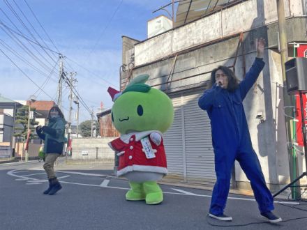 Vol.94 土庄町・小豆島　歌って踊れるまち磨きの達人『チョーケシ兄やん』と霜月大師市