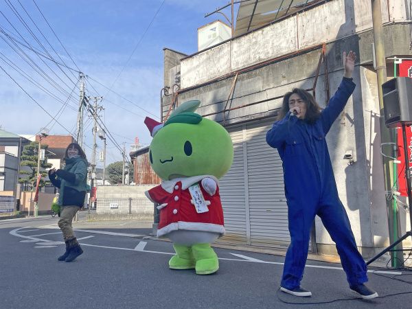 Vol.94 土庄町・小豆島　歌って踊れるまち磨きの達人『チョーケシ兄やん』と霜月大師市