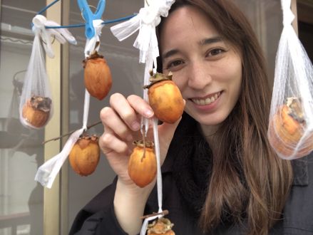 今日の華恵さんの音声コンテンツは、干し柿成長日記！順調に育ってます！