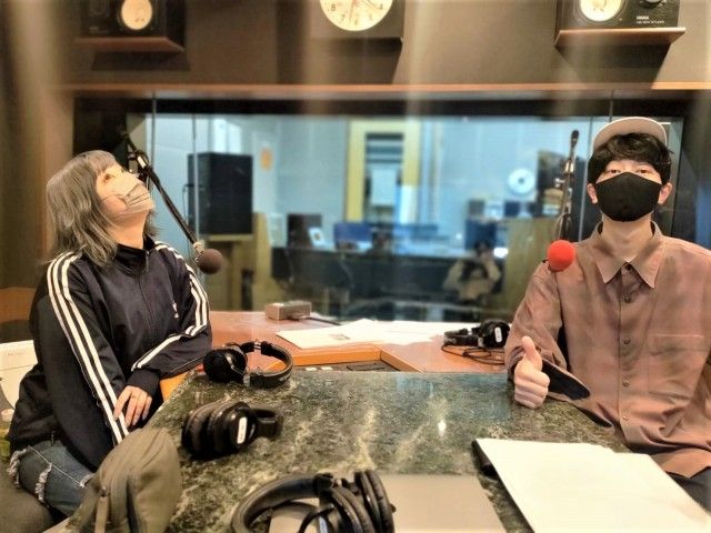 誰かが聞いていると思ってしゃべってない！