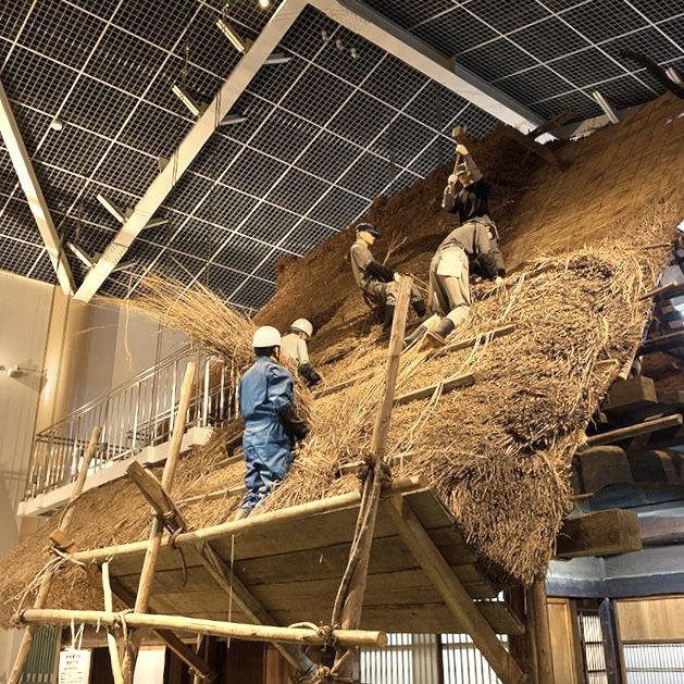 半分解体して移築した本物の合掌造りを土台として、様々な角度から世界遺産を知ることができる入館無料の施設 【PEUGEOT 408】（岐阜県大野郡白川村・白川郷 合掌ミュージアム）